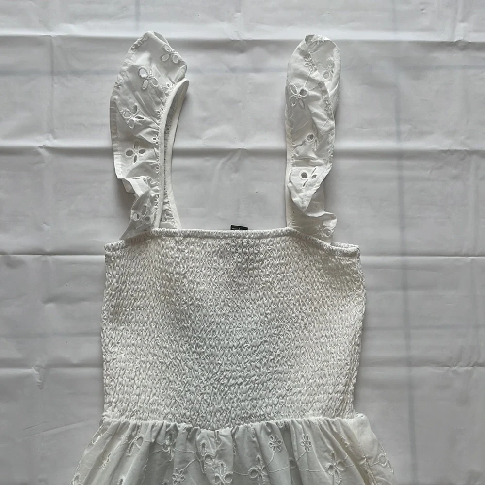Forever 21 women’s embroidered pant and halter top outfit - Picture 4 of 10